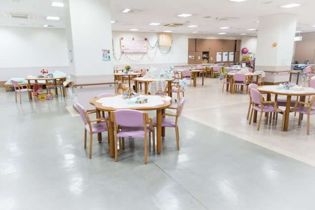 老人ホームや介護施設の費用の目安を知ろう！ class=