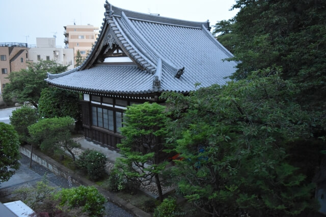 「寺院墓地に入るときに檀家になるよう勧められた!?」檀家の義務や費用は？ class=