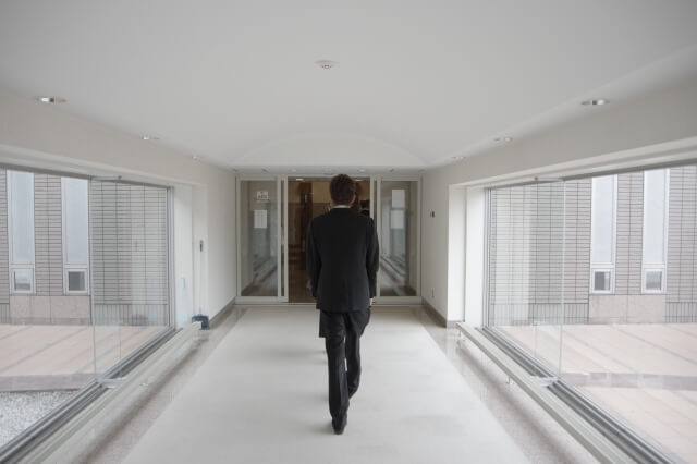 反対運動も多い葬儀場建設【葬儀場はどこに建設してもいいの？】 class=