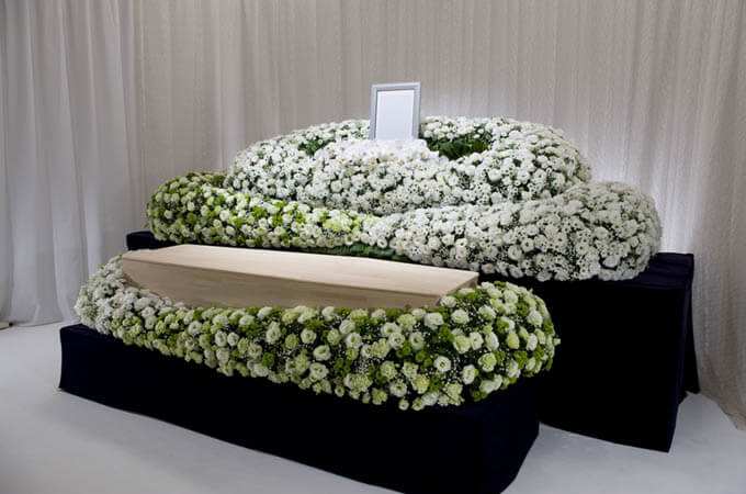 【葬儀に欠かせないお花】葬儀のフラワーアイテムは？ class=