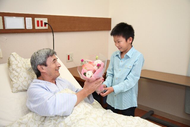 入院のお見舞いには何を持っていく？見舞金は持っていくべき？ class=