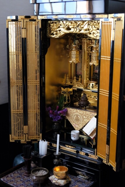 【仏壇のマナー】仏壇を置く場所と向きは？宗派による違いは？ class=