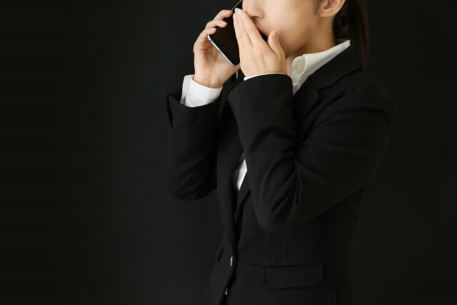 【友人・知人の訃報を受けたとき】確認することや立ち居振る舞いマナーは？ class=